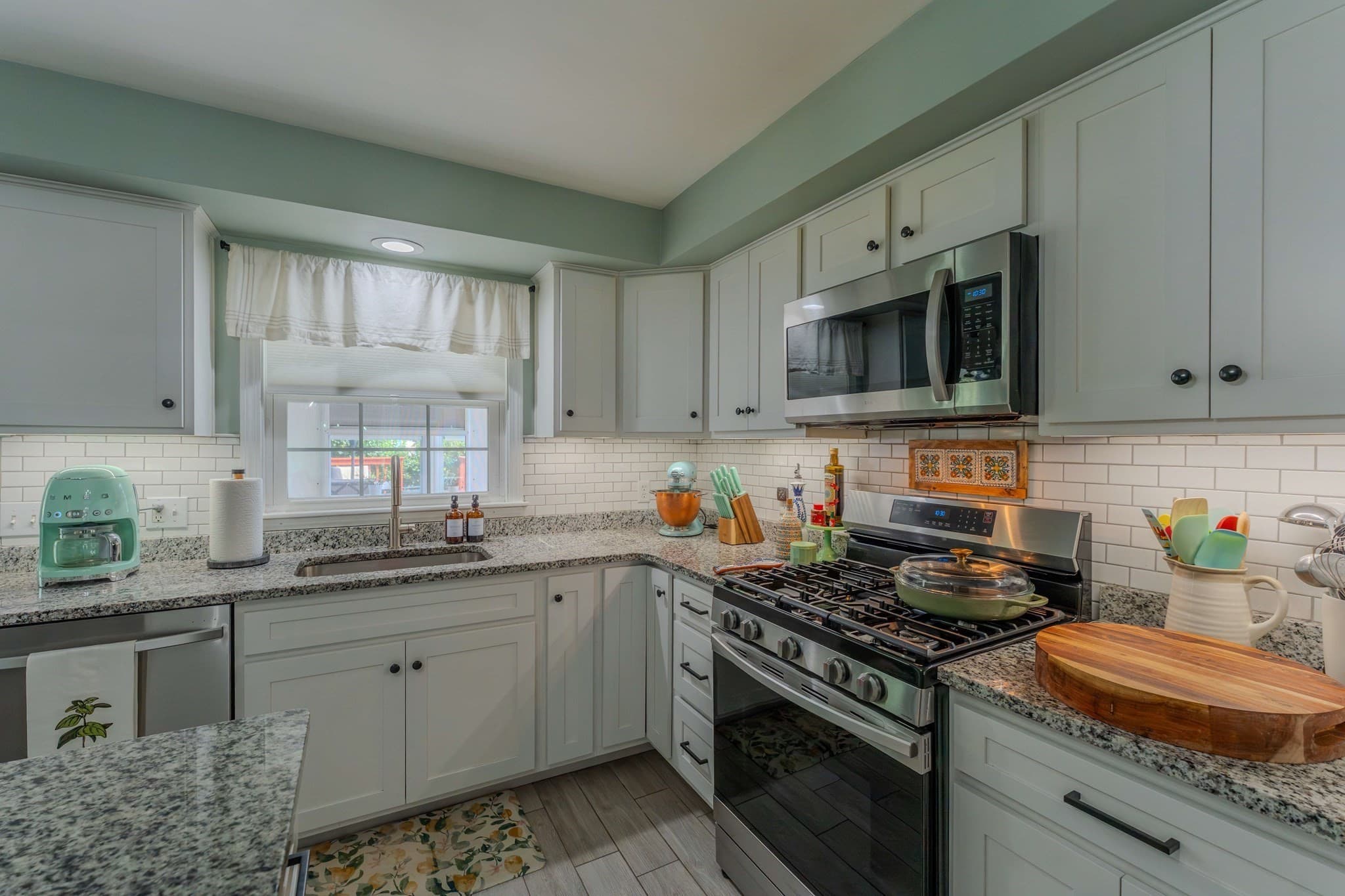 Single Family Residence at 282 Longhill Ave, Somerset MA 02726, Somerset, photo 4 of 35