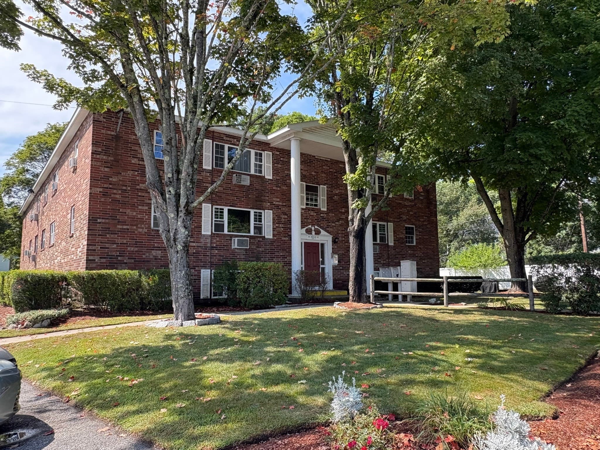 39 Berlin St # 301, Clinton MA 01510