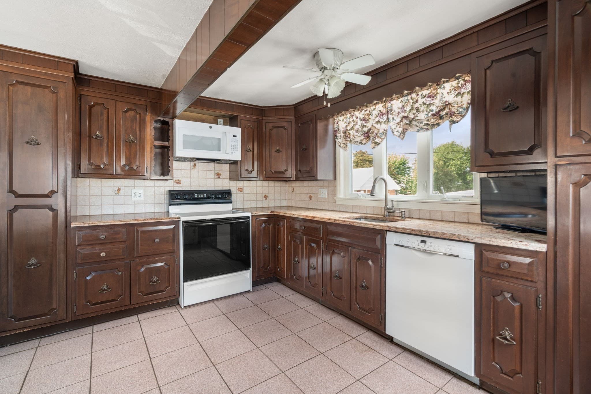 Single Family Residence at 175 Rumney Rd, Revere MA 02151, Revere, photo 3 of 36