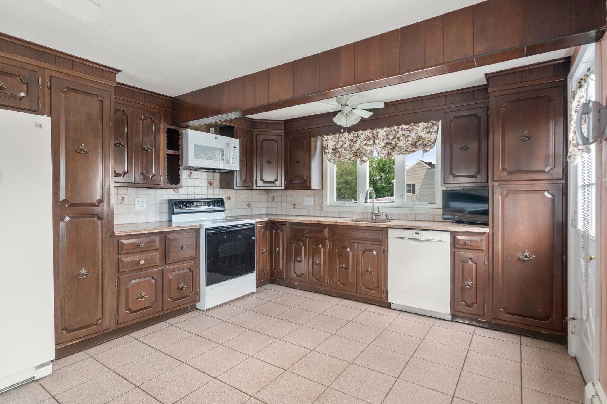 Single Family Residence at 175 Rumney Rd, Revere MA 02151, Revere, photo 5 of 36