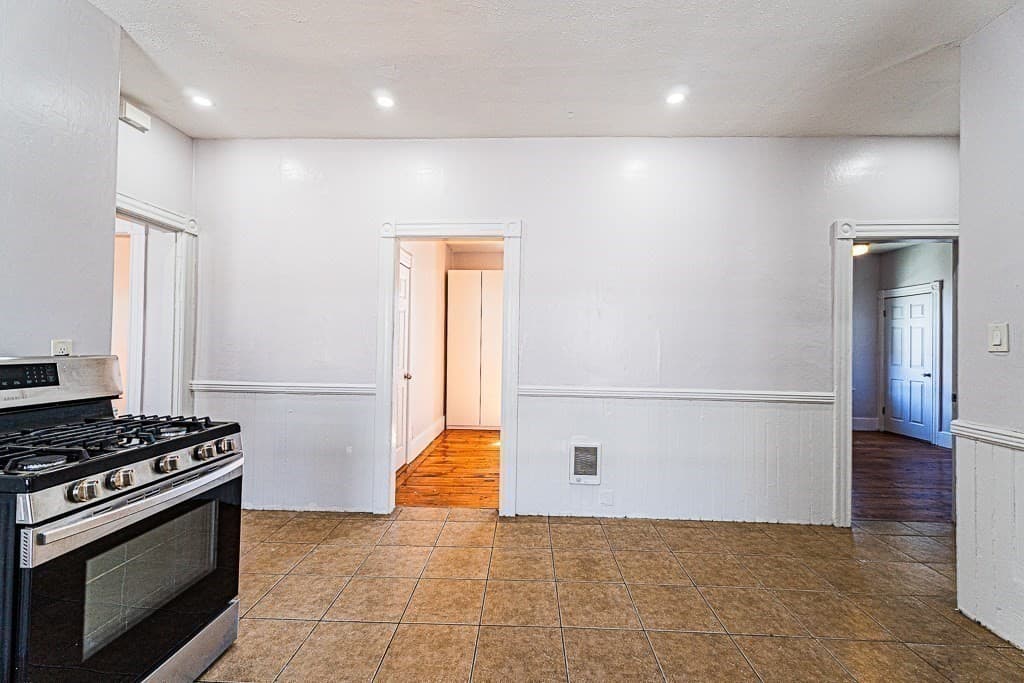 3 Family at 15 Sigel St, Worcester MA 01610, Worcester, photo 14 of 35