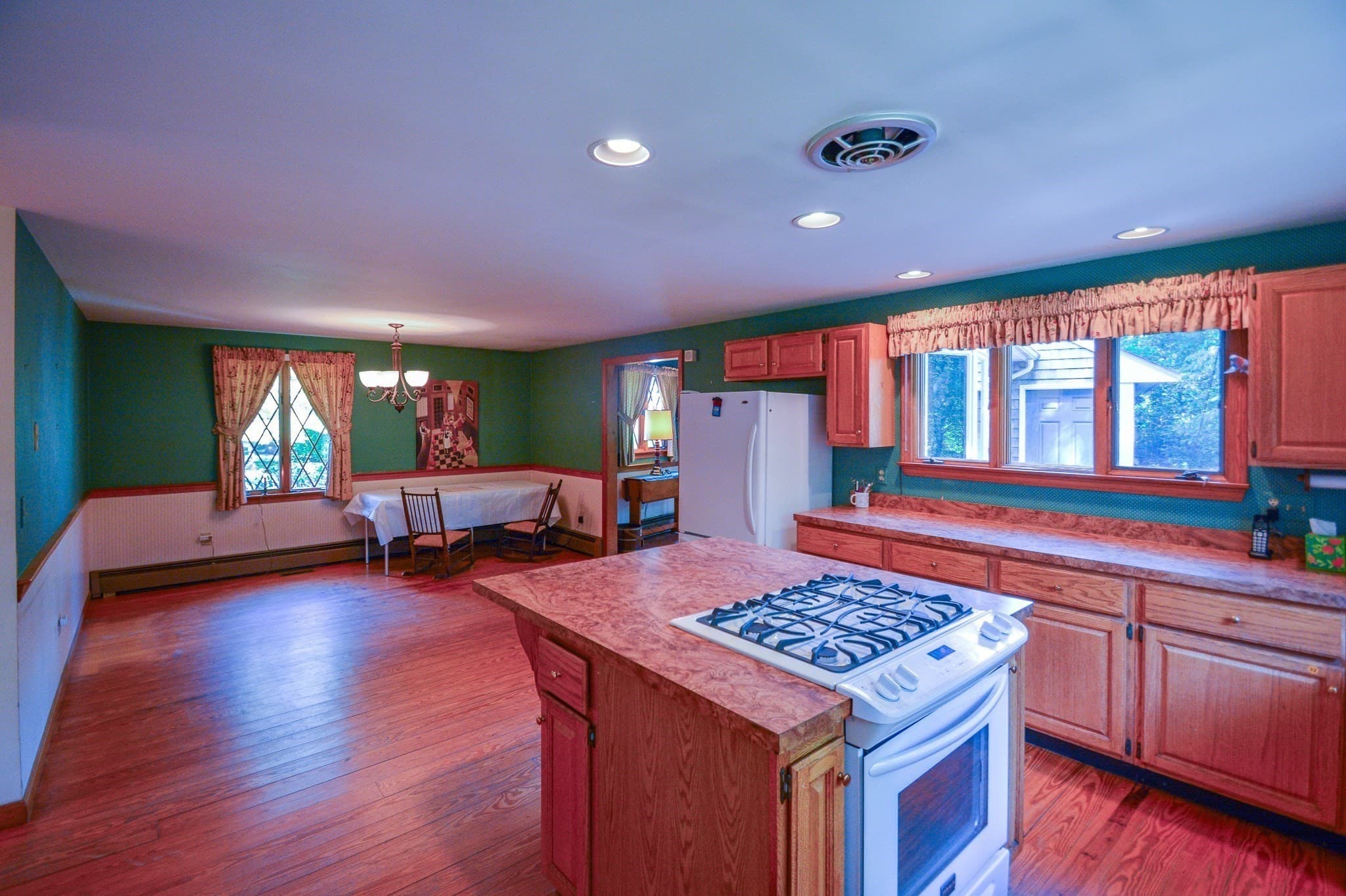 Single Family Residence at 18 Town Landing Rd, Berkley MA 02779, Berkley, photo 20 of 42