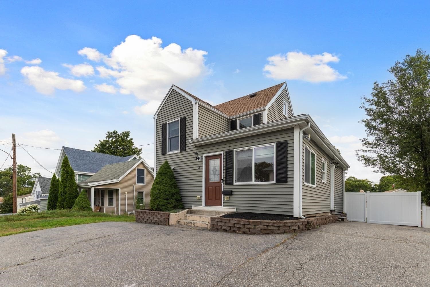 Single Family Residence at 8 Herbert St, Wakefield MA 01880, photo 2 of 30