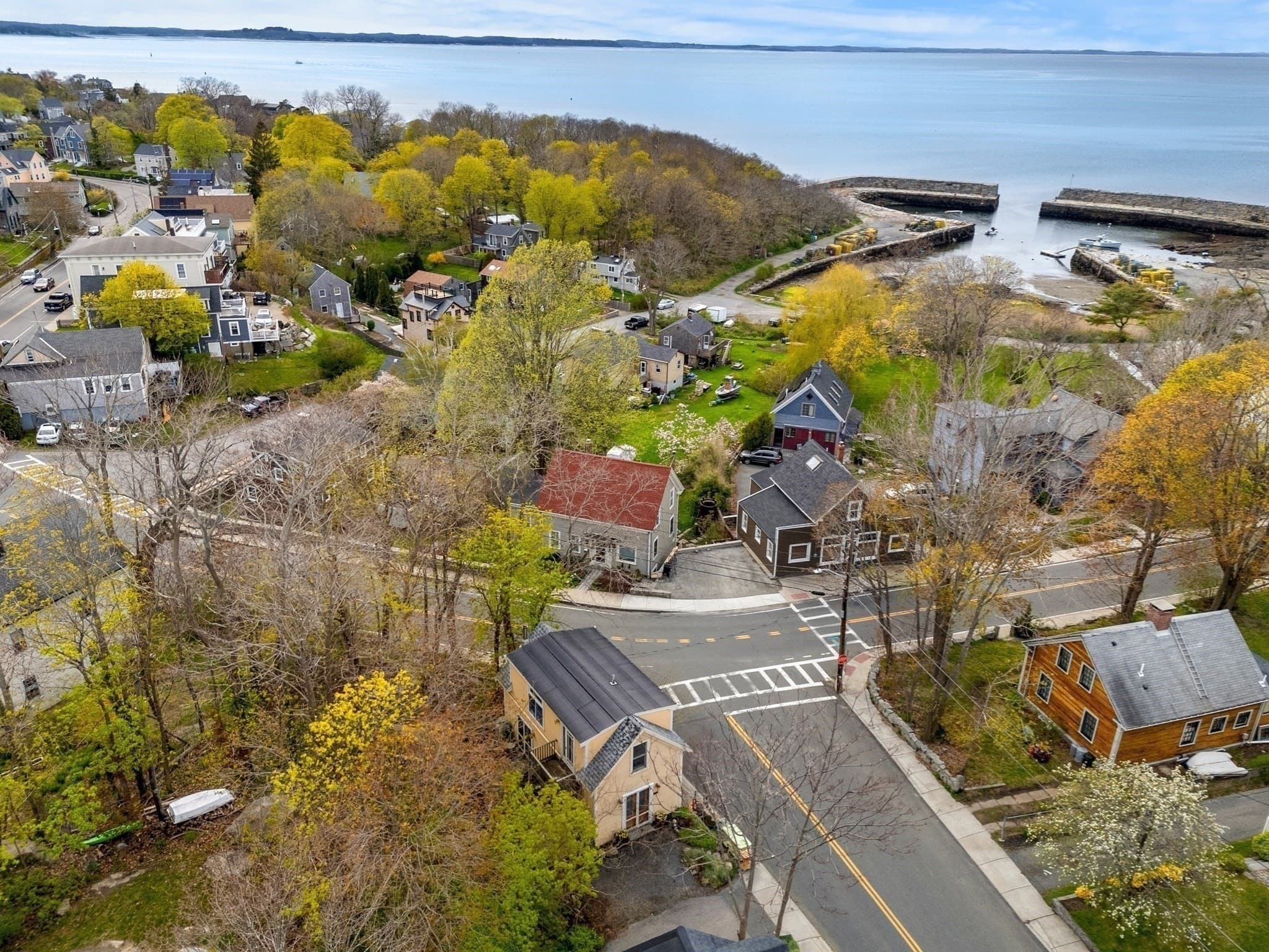 Single Family Residence at 1105 Washington, Gloucester MA 01930, Gloucester, photo 2 of 29