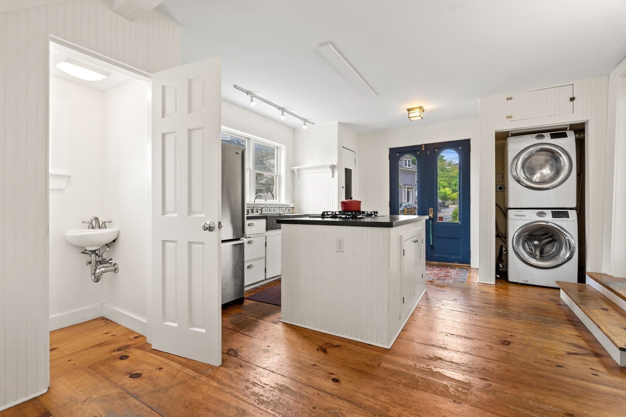 Single Family Residence at 1105 Washington, Gloucester MA 01930, Gloucester, photo 9 of 29