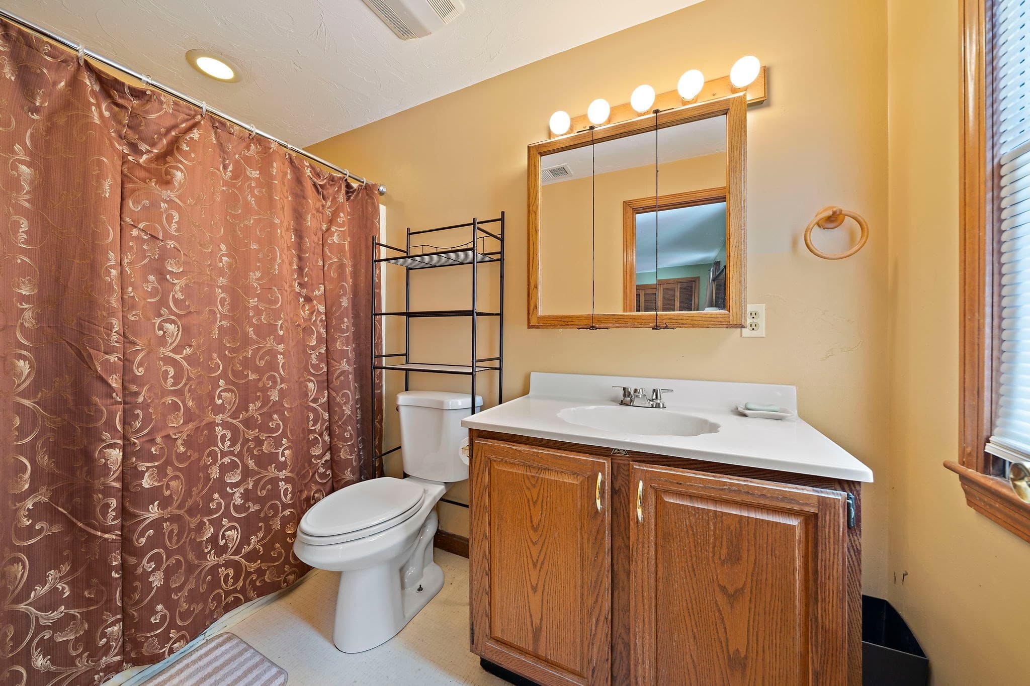 Single Family Residence at 2072 State Rd, Plymouth MA 02360, photo 18 of 42