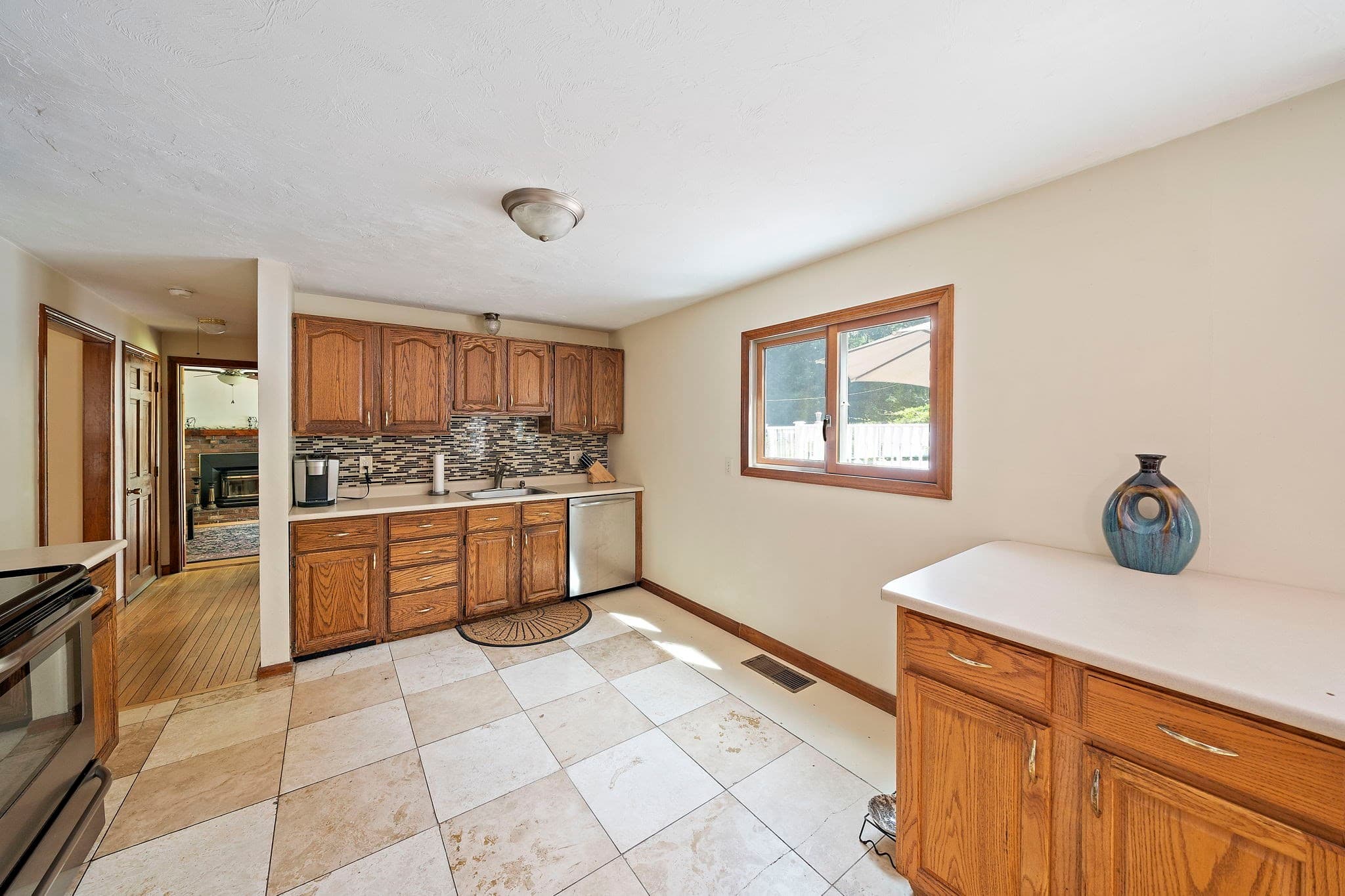 Single Family Residence at 2072 State Rd, Plymouth MA 02360, photo 4 of 42