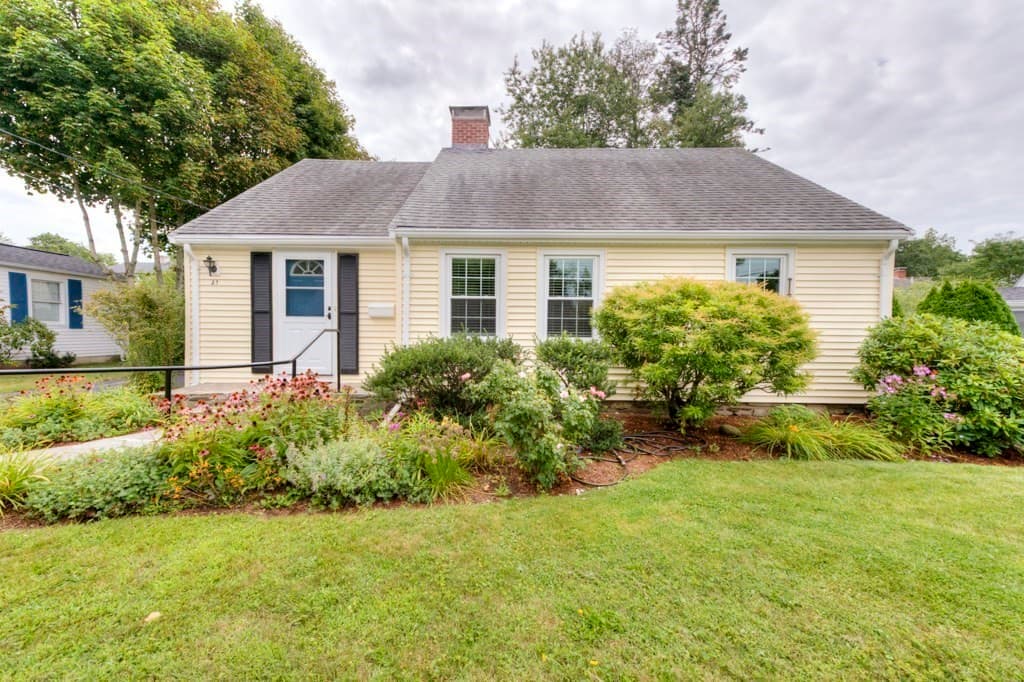 Single Family Residence at 27 Mayflower Circle, Worcester MA 01606, Worcester, photo 2 of 36