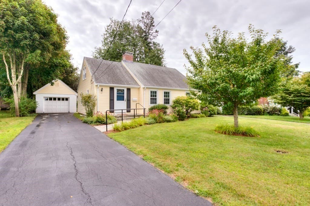 Single Family Residence at 27 Mayflower Circle, Worcester MA 01606, Worcester, photo 16 of 36