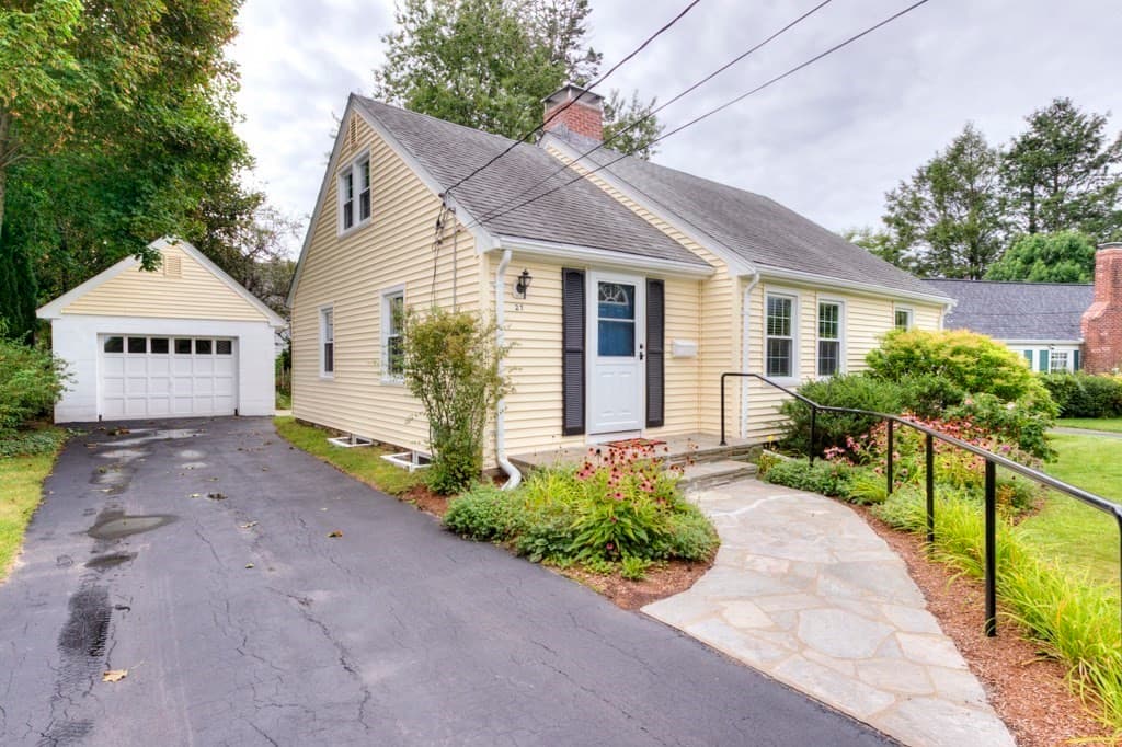 Single Family Residence at 27 Mayflower Circle, Worcester MA 01606, Worcester, photo 3 of 36