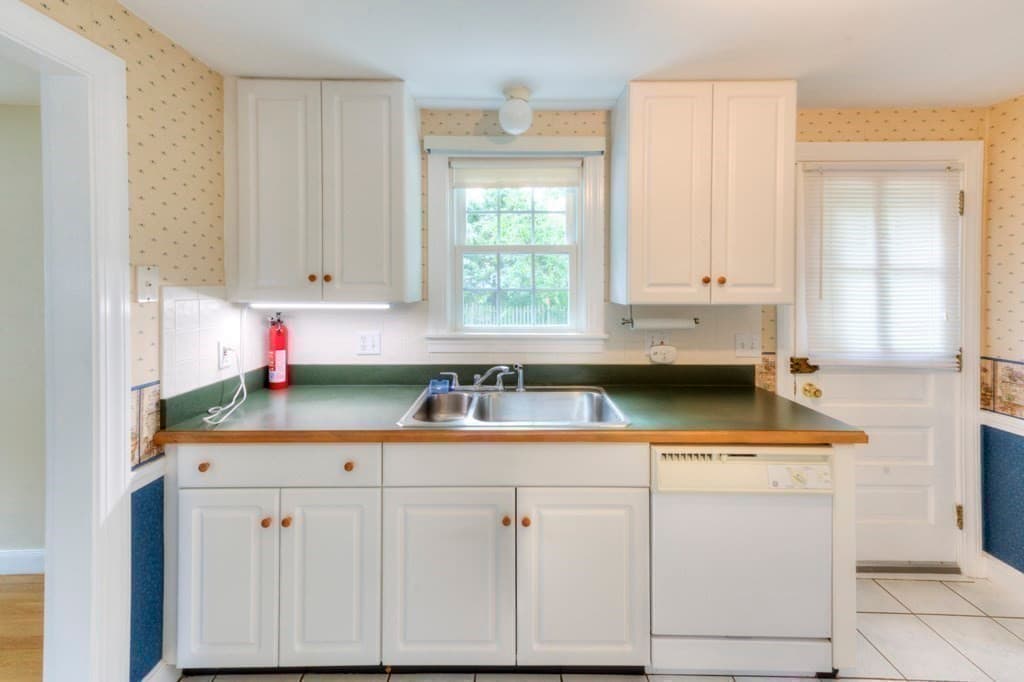 Single Family Residence at 27 Mayflower Circle, Worcester MA 01606, Worcester, photo 28 of 36