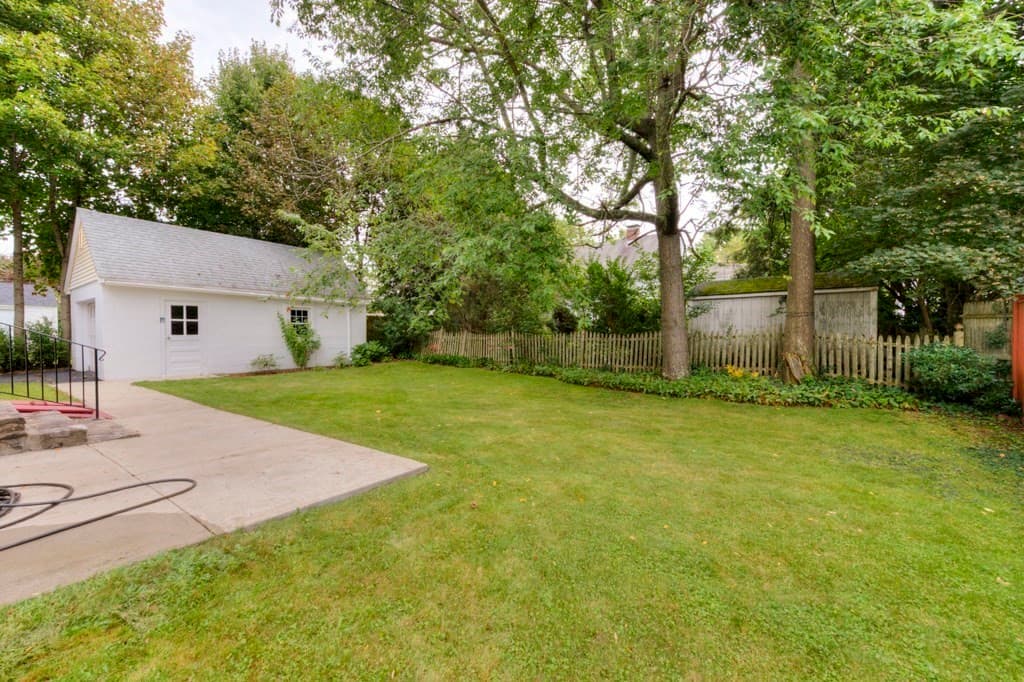 Single Family Residence at 27 Mayflower Circle, Worcester MA 01606, Worcester, photo 5 of 36