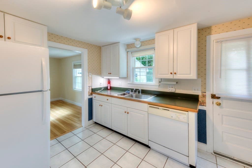 Single Family Residence at 27 Mayflower Circle, Worcester MA 01606, Worcester, photo 29 of 36
