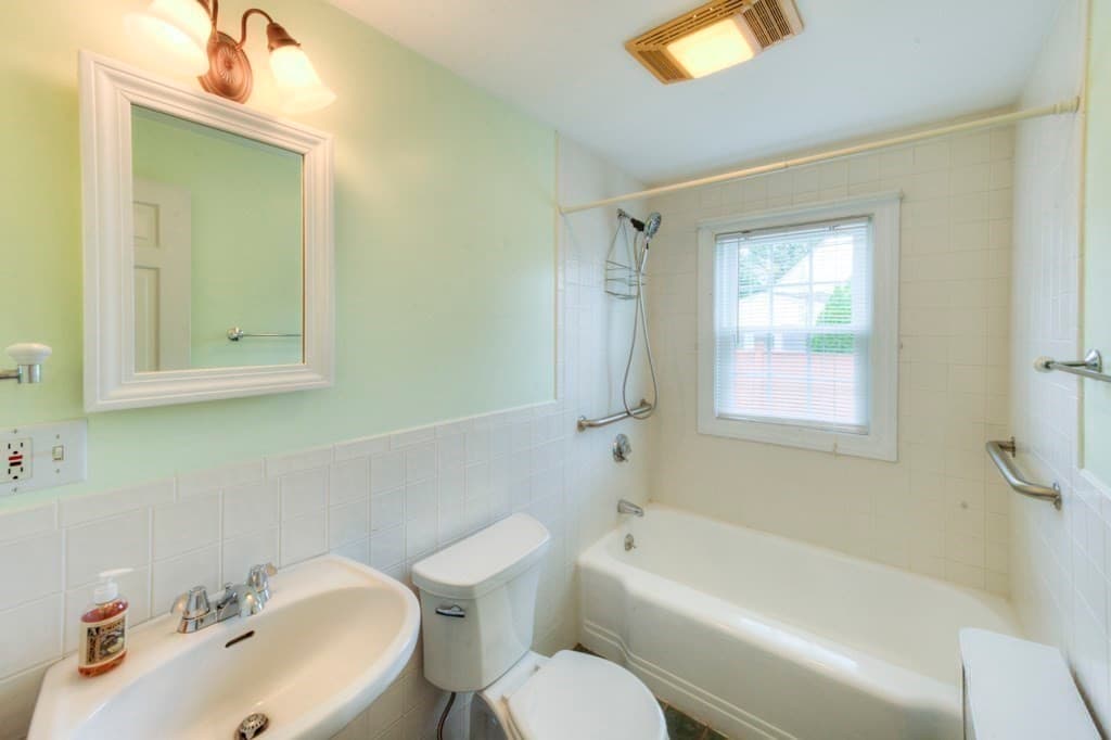 Single Family Residence at 27 Mayflower Circle, Worcester MA 01606, Worcester, photo 25 of 36