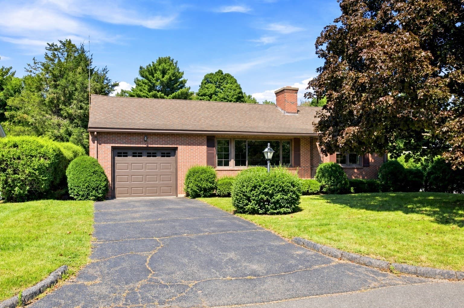 37 Charles Hill Rd, Holyoke MA 01040