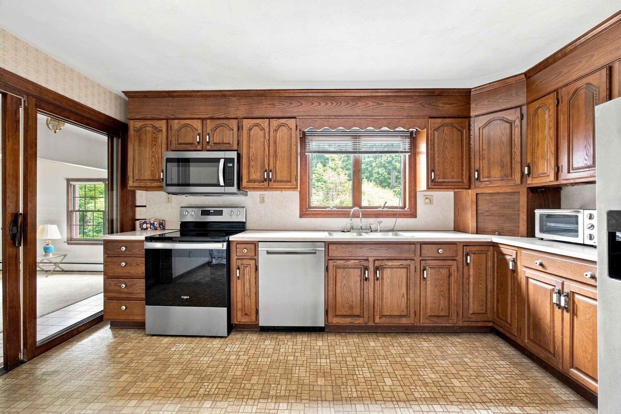 Single Family Residence at 37 Charles Hill Rd, Holyoke MA 01040, Holyoke, photo 9 of 32
