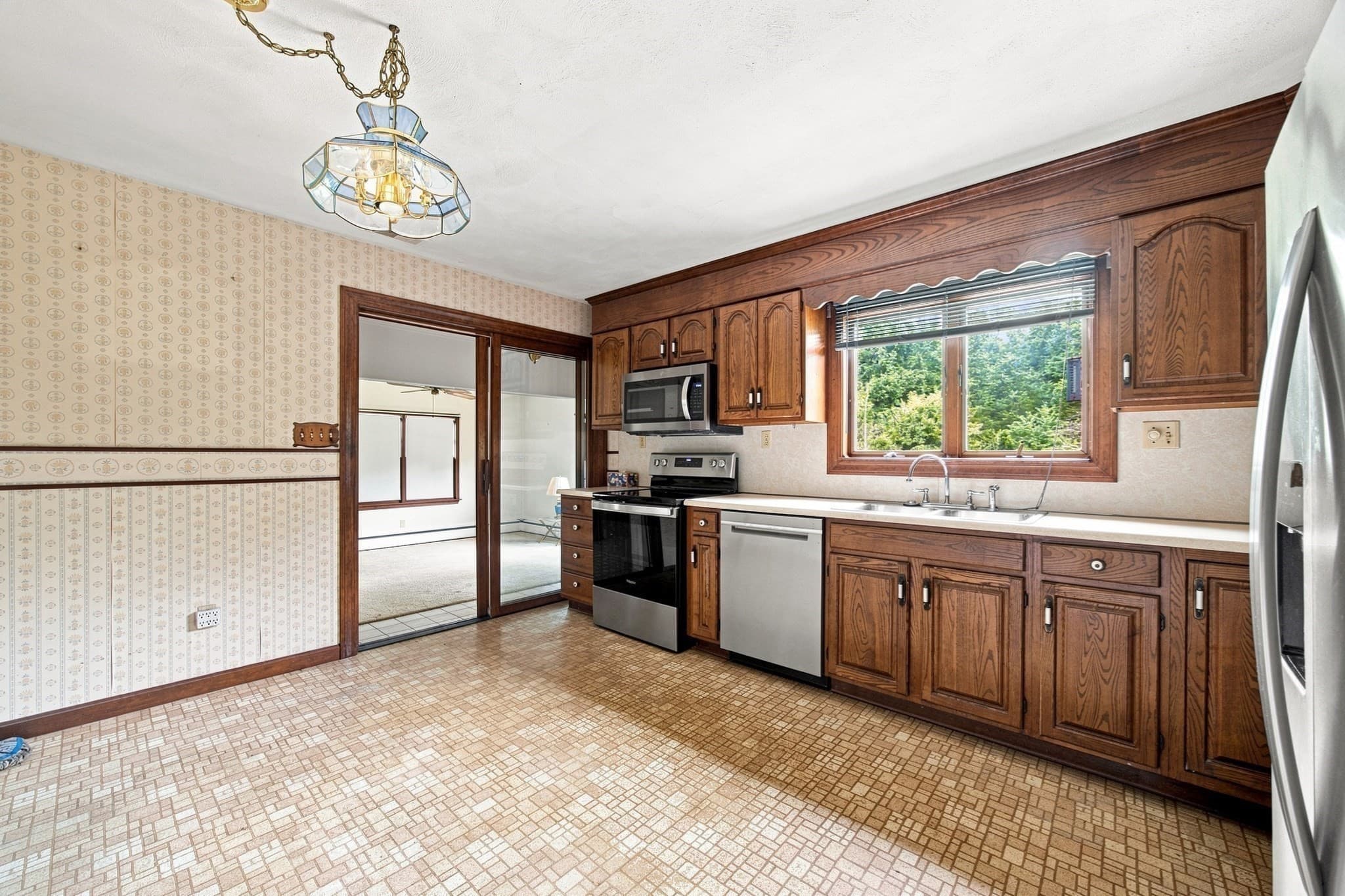 Single Family Residence at 37 Charles Hill Rd, Holyoke MA 01040, Holyoke, photo 11 of 32