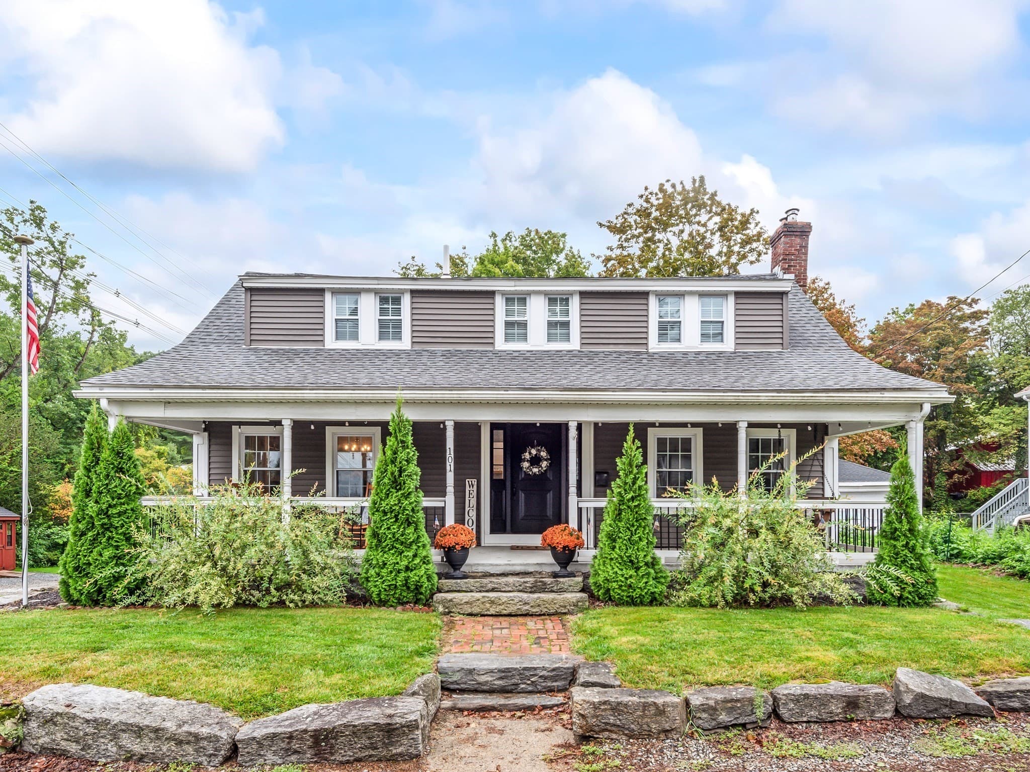 Single Family Residence at 101 S Main St, Uxbridge MA 01569, Uxbridge, photo 2 of 42