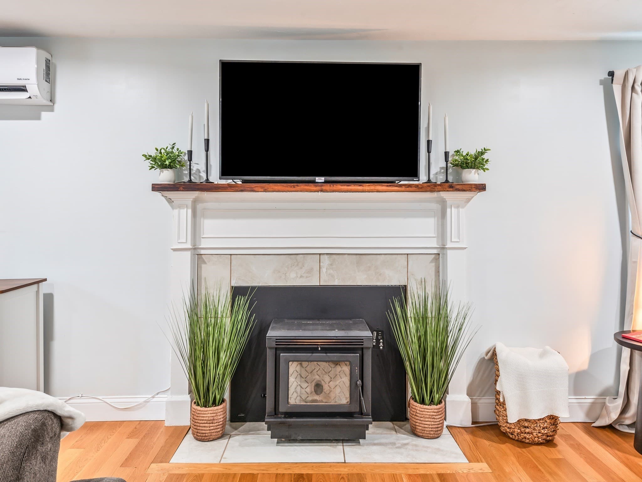 Single Family Residence at 101 S Main St, Uxbridge MA 01569, Uxbridge, photo 9 of 42