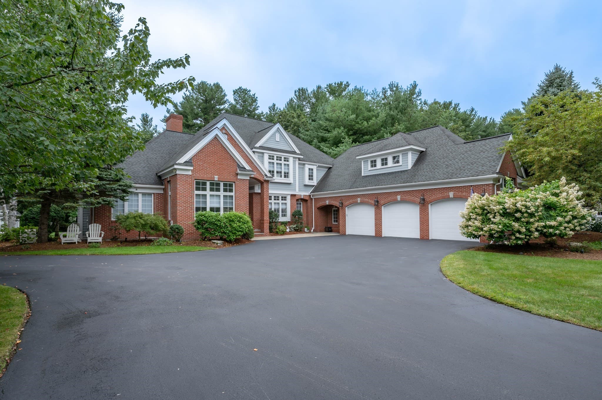 4 Crestwood Ln, Nashua NH 03062
