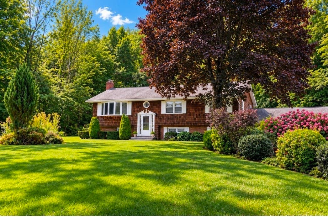 261 Brookfield Rd, Charlton MA 01507