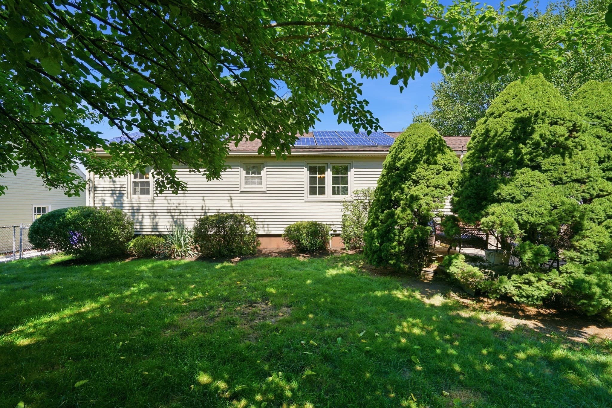 Single Family Residence at 25 Gertrude St, Springfield MA 01118, Springfield, photo 2 of 42