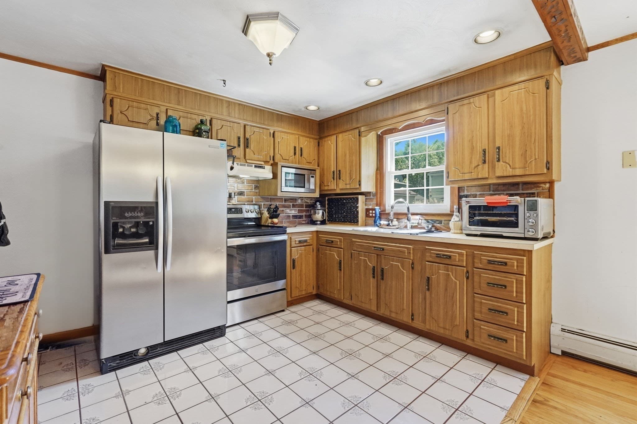 Single Family Residence at 25 Gertrude St, Springfield MA 01118, Springfield, photo 6 of 42