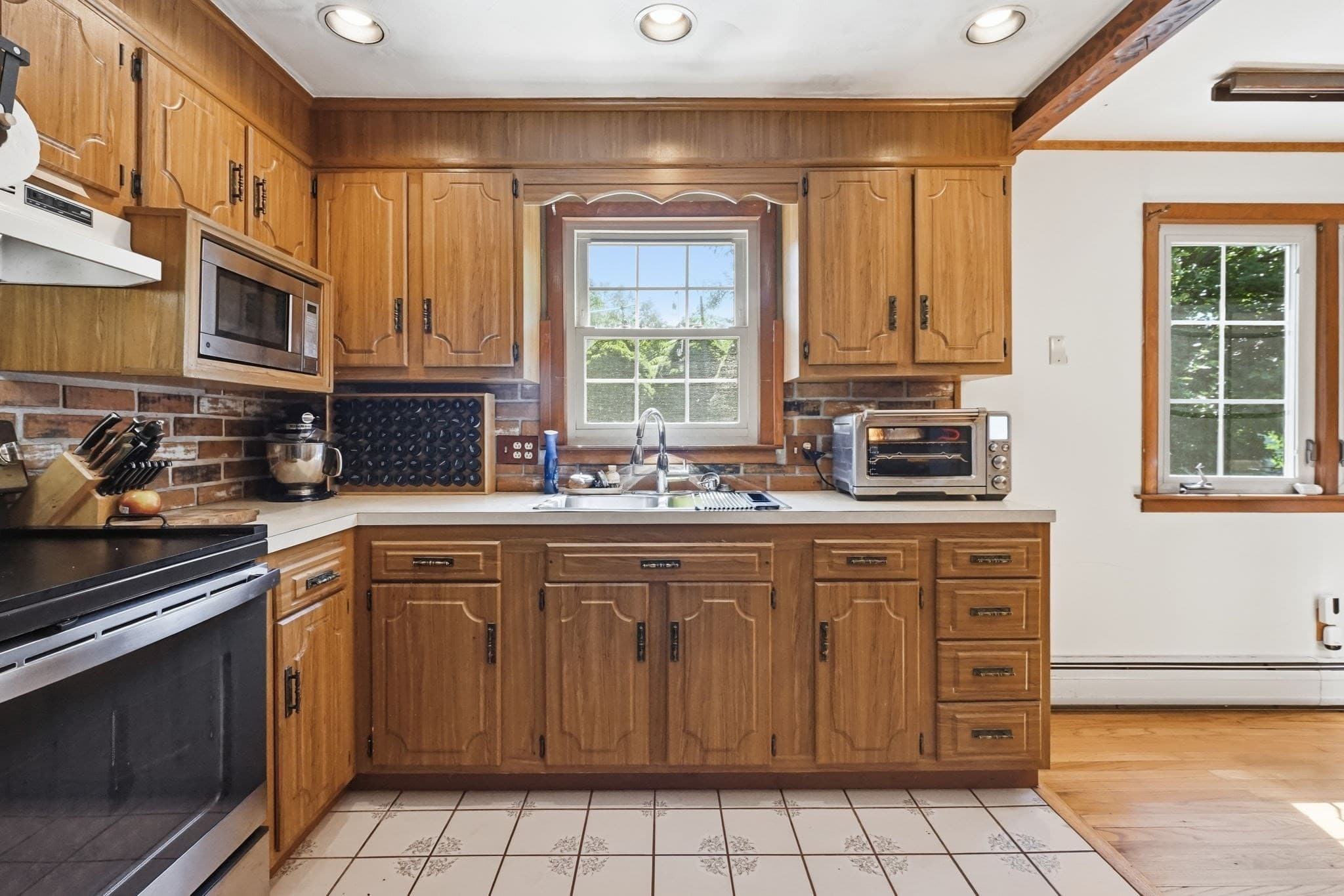 Single Family Residence at 25 Gertrude St, Springfield MA 01118, Springfield, photo 7 of 42
