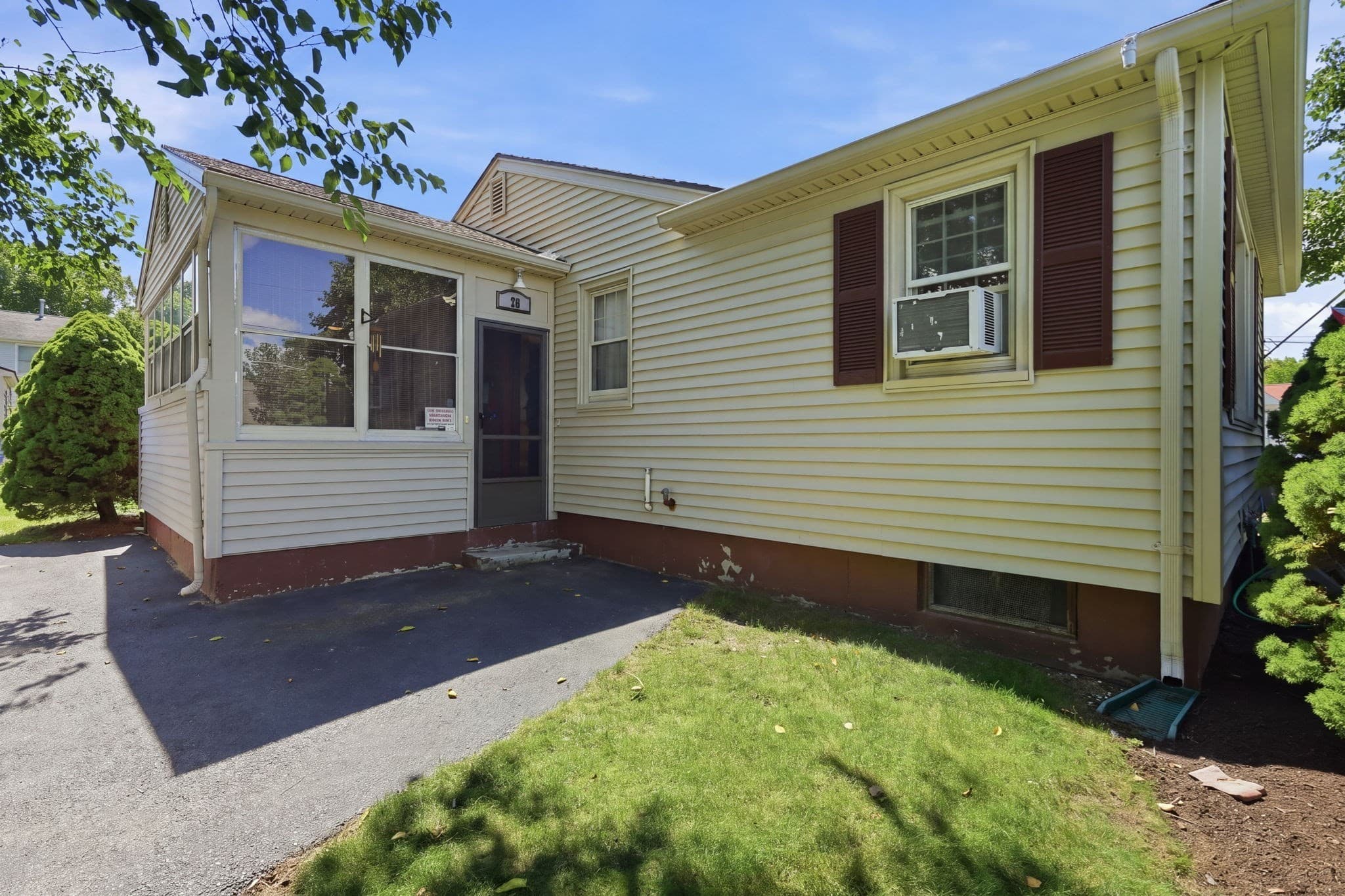 Single Family Residence at 25 Gertrude St, Springfield MA 01118, Springfield, photo 3 of 42