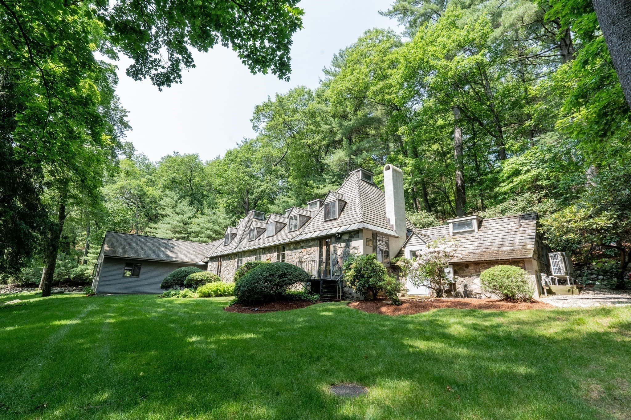 120 Church St, Weston MA 02493