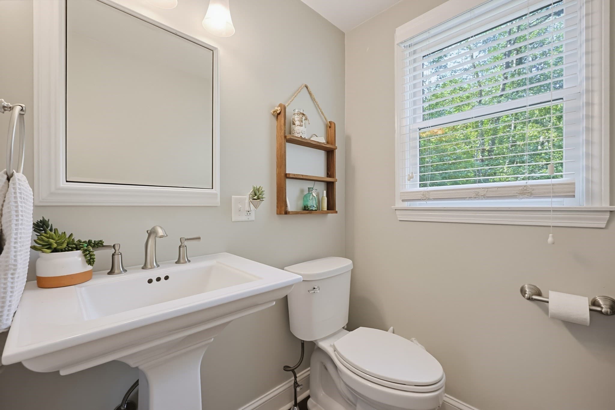 Single Family Residence at 22 Starrett Ave, Middleboro MA 02346, Middleboro, photo 14 of 36