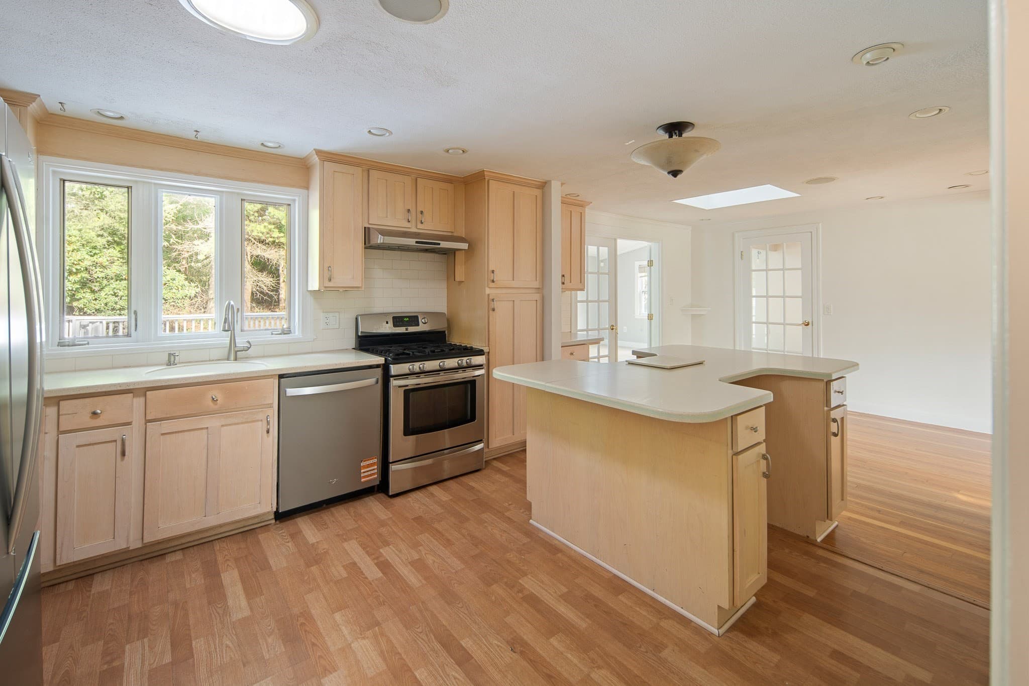 Single Family Residence at 21 Turner Dr, Randolph MA 02368, photo 2 of 39