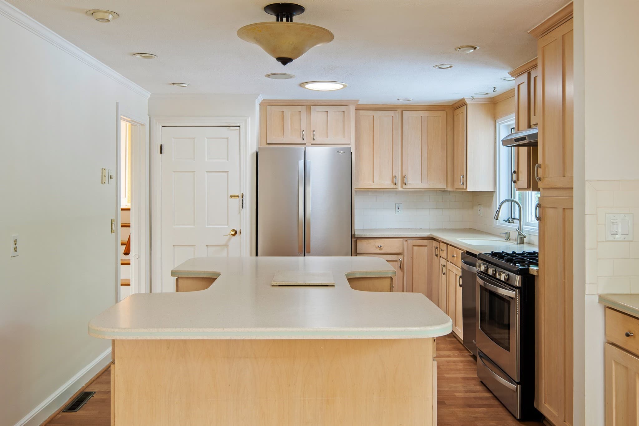Single Family Residence at 21 Turner Dr, Randolph MA 02368, photo 5 of 39