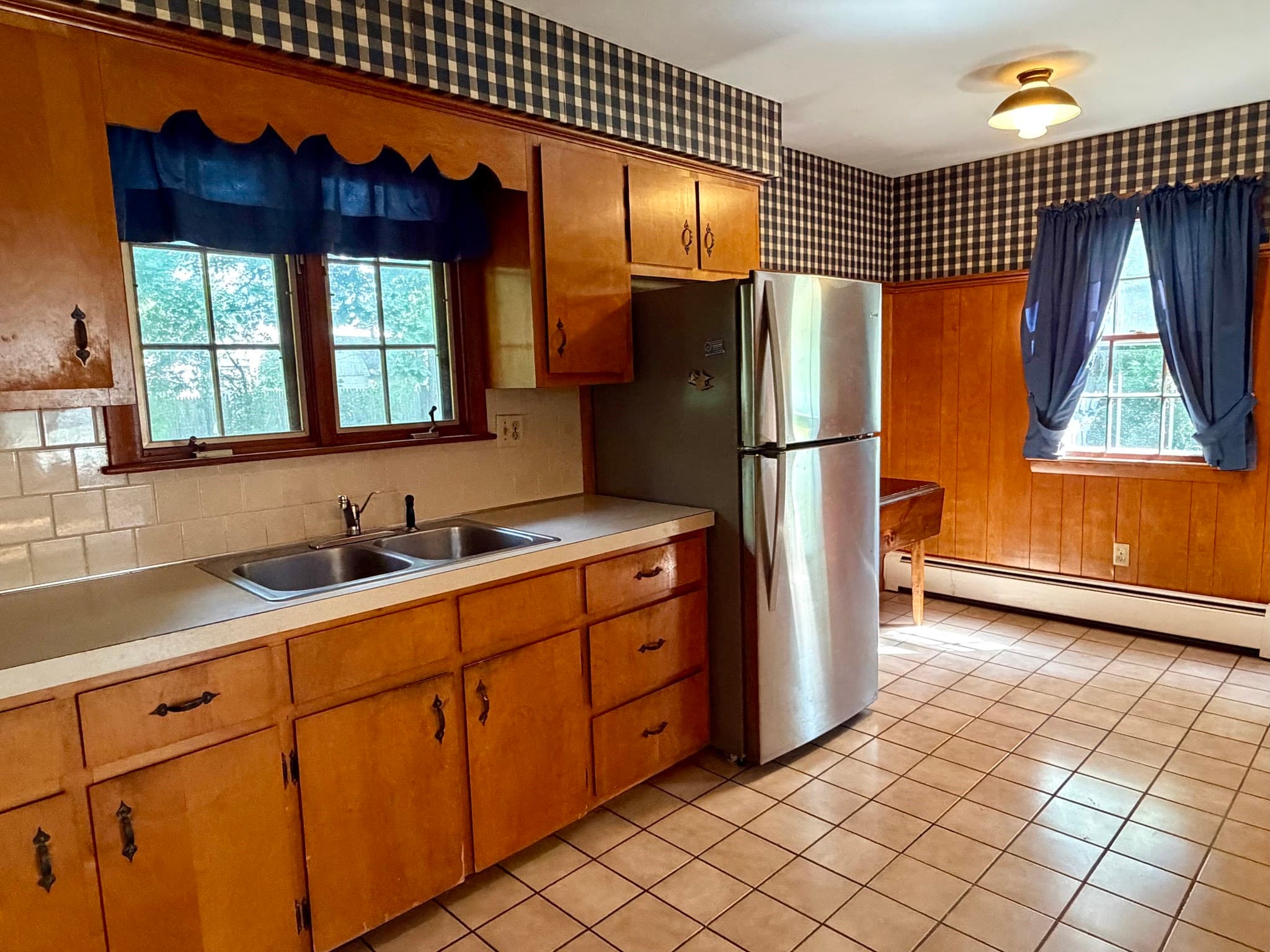 Single Family Residence at 1183 Dutton Street, New Bedford MA 02745, New Bedford, photo 6 of 17