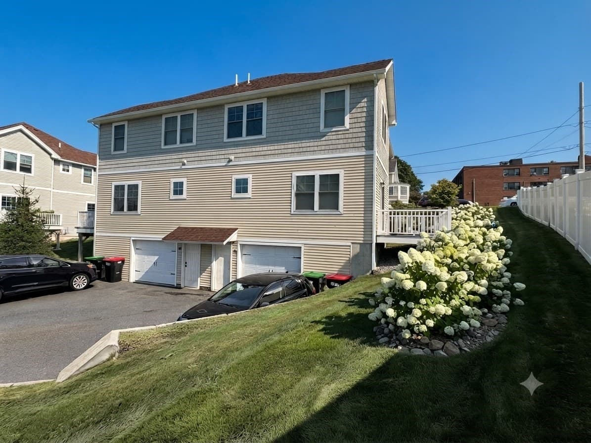 Condominium at 58 Oak St # 58, Clinton MA 01510, Clinton, photo 24 of 28