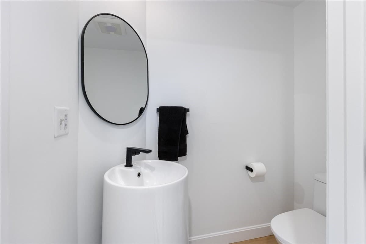 Condominium at 58 Merrimac St # 5, Newburyport MA 01950, Newburyport, photo 13 of 36