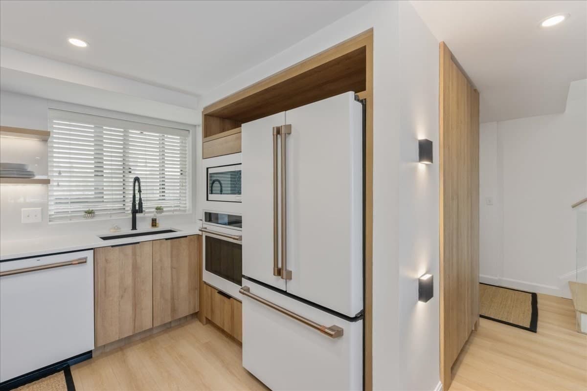 Condominium at 58 Merrimac St # 5, Newburyport MA 01950, Newburyport, photo 9 of 36