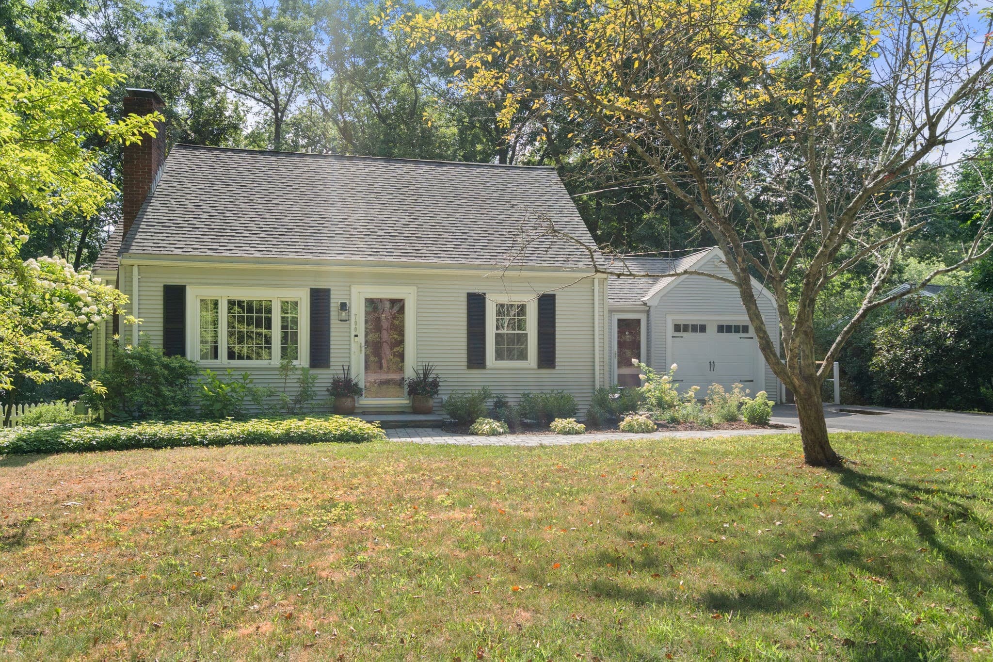 Single Family Residence at 700 Grove St, Framingham MA 01701, Framingham, photo 2 of 29