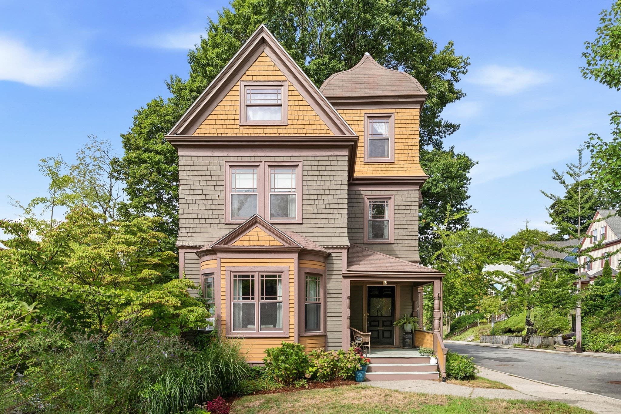 Single Family Residence at 101 Ashmont St, Boston MA 02124, Boston, photo 2 of 40