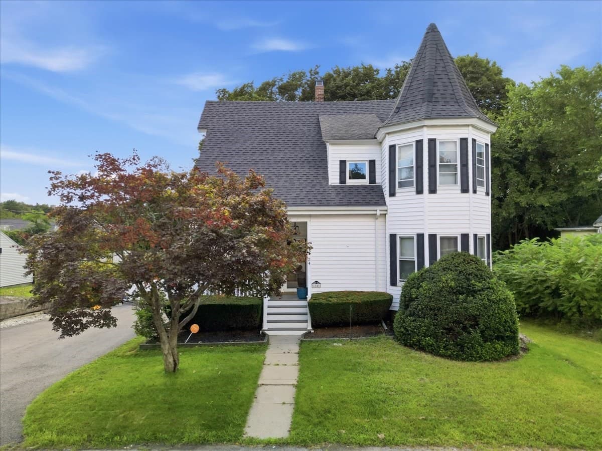 24 Poole St, Brockton MA 02301