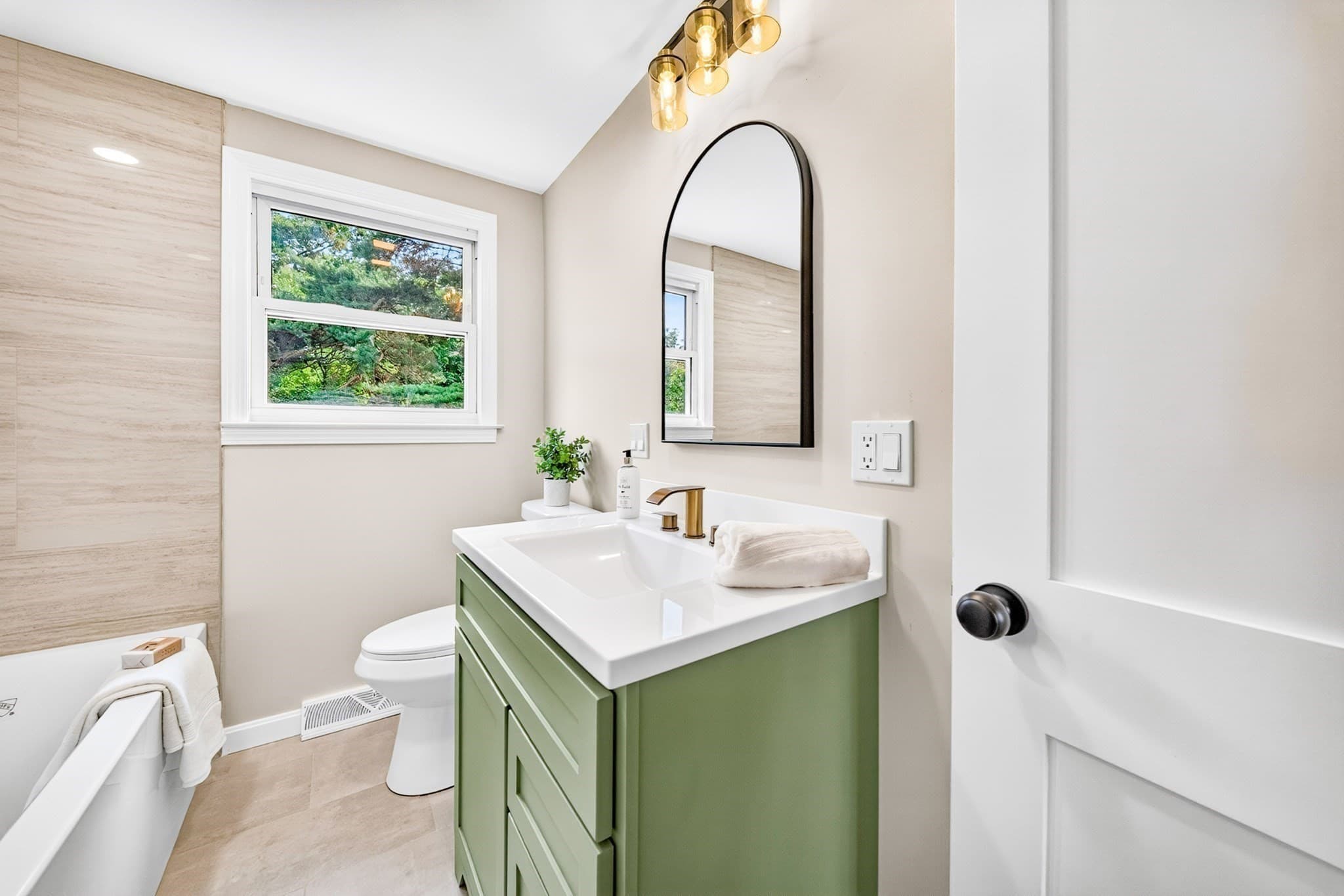 Single Family Residence at 9 Valerie Ave, Billerica MA 01821, Billerica, photo 12 of 42