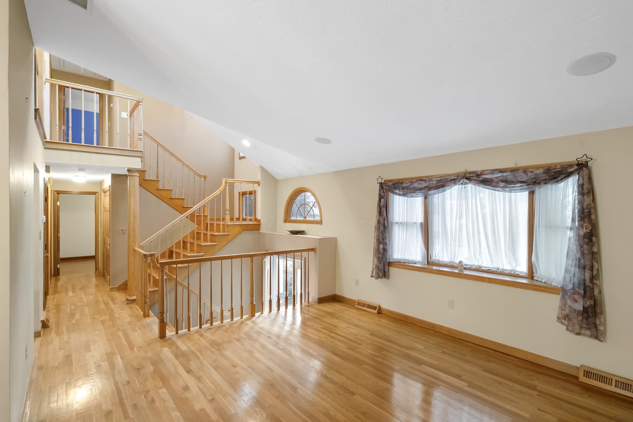Single Family Residence at 31 Wildmere Ave, Burlington MA 01803, Burlington, photo 6 of 42