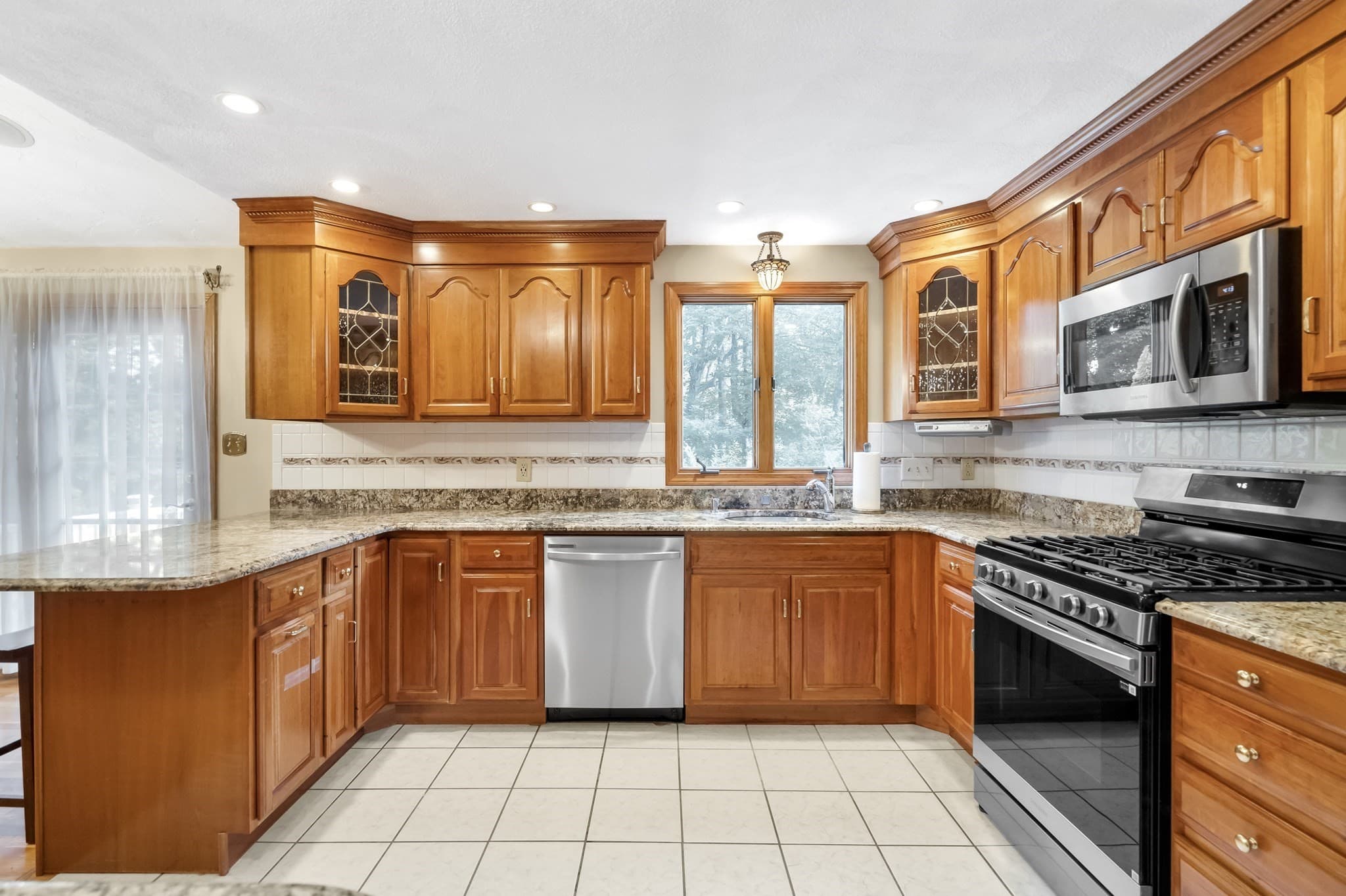Single Family Residence at 31 Wildmere Ave, Burlington MA 01803, Burlington, photo 16 of 42