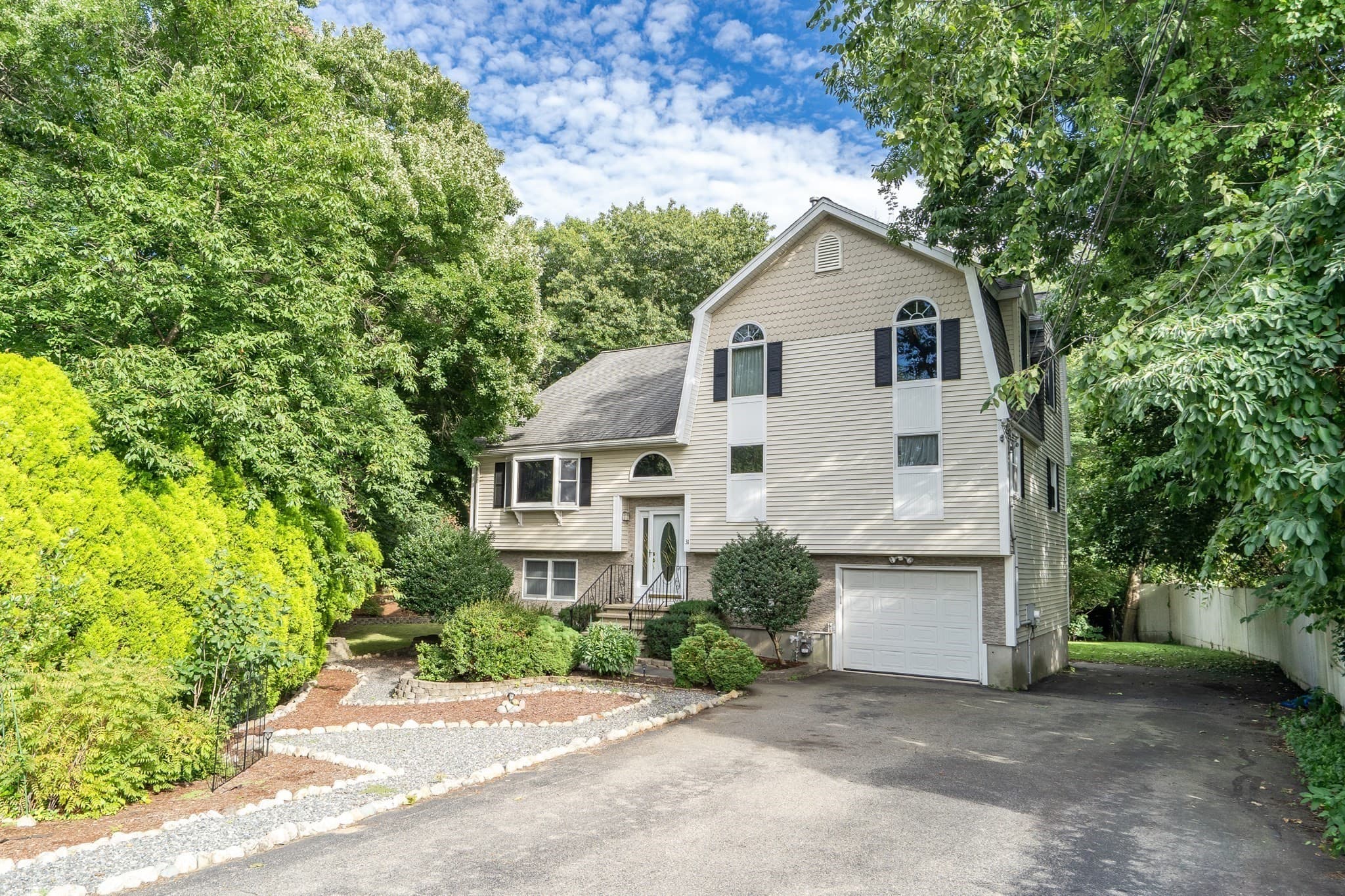Single Family Residence at 31 Wildmere Ave, Burlington MA 01803, Burlington, photo 3 of 42