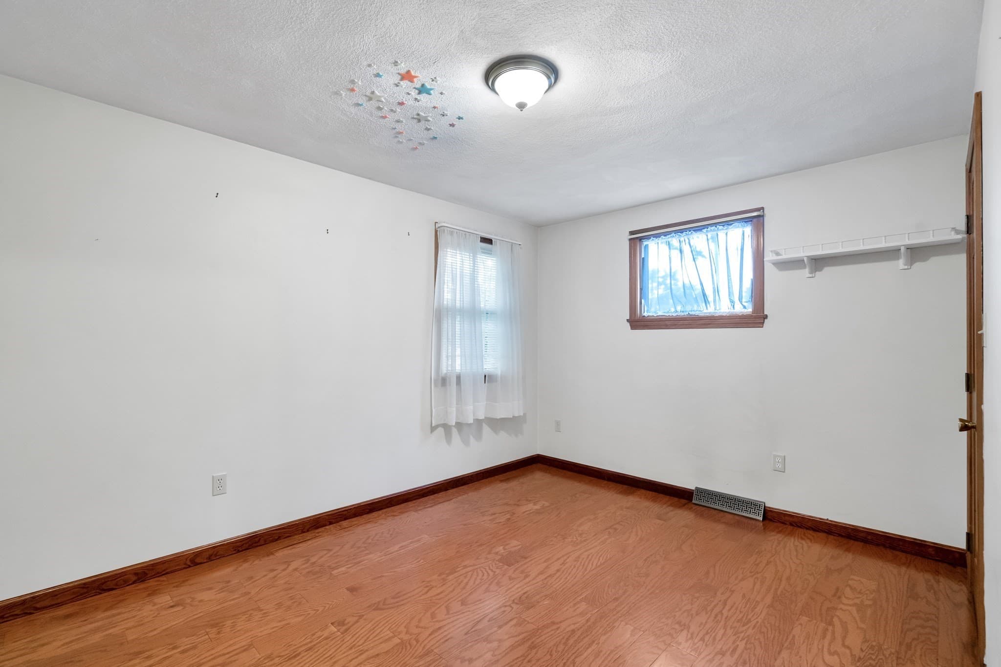 Single Family Residence at 31 Wildmere Ave, Burlington MA 01803, Burlington, photo 28 of 42