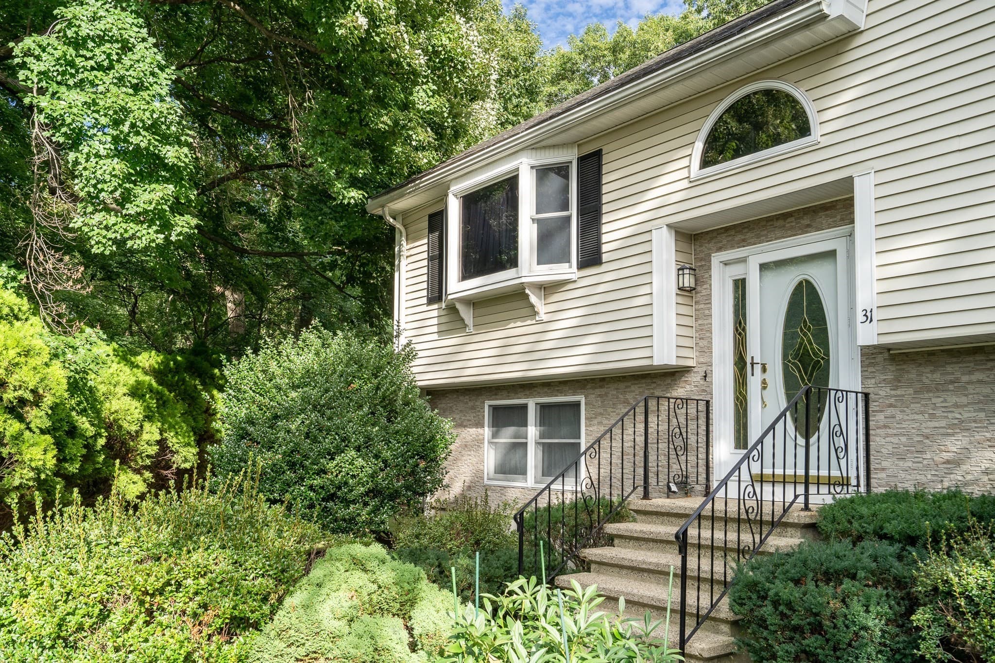 Single Family Residence at 31 Wildmere Ave, Burlington MA 01803, Burlington, photo 4 of 42