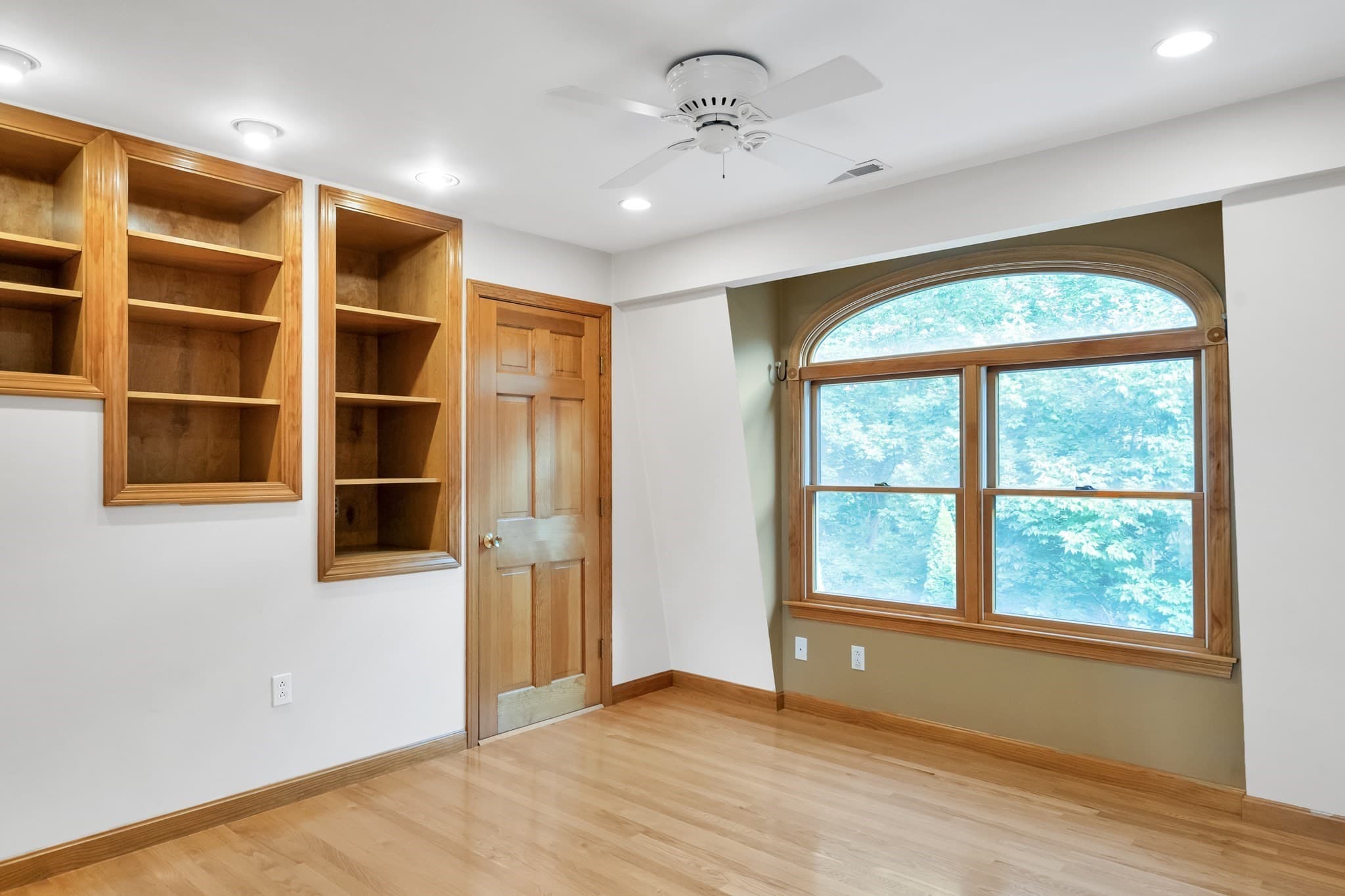 Single Family Residence at 31 Wildmere Ave, Burlington MA 01803, Burlington, photo 25 of 42