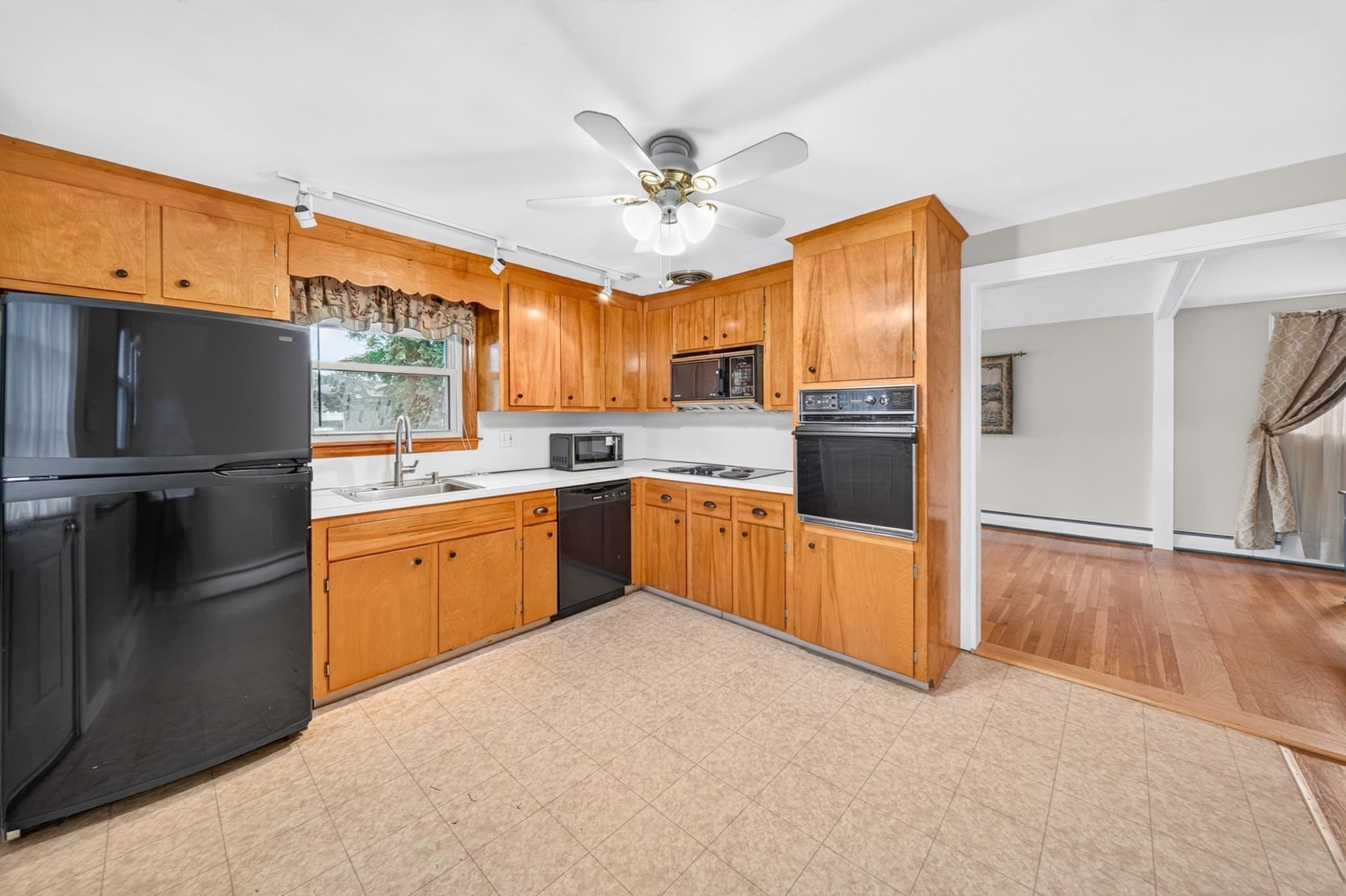 Single Family Residence at 33 Fairchild, Saugus MA 01906, photo 10 of 42
