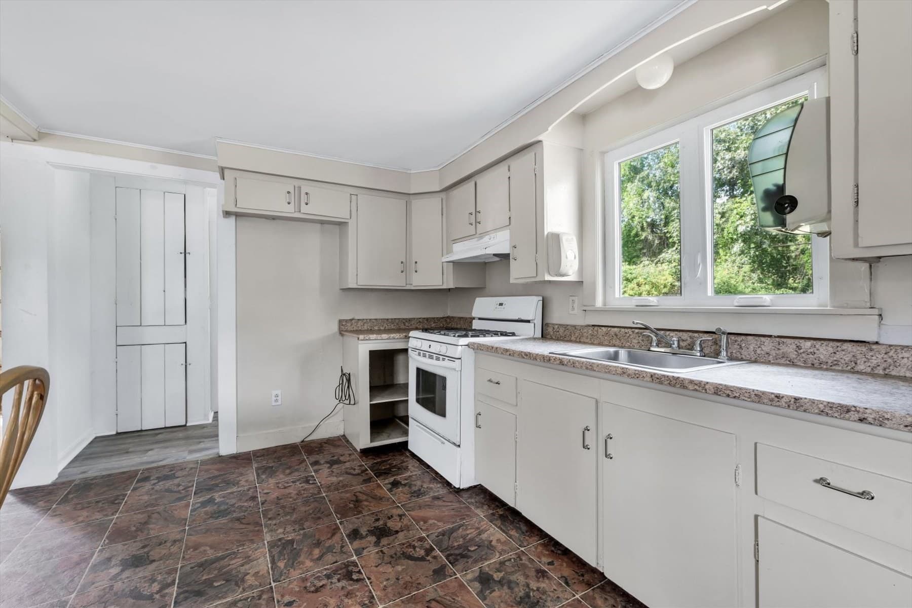 Single Family Residence at 4 Cherry Street, Wareham MA 02571, Wareham, photo 16 of 42