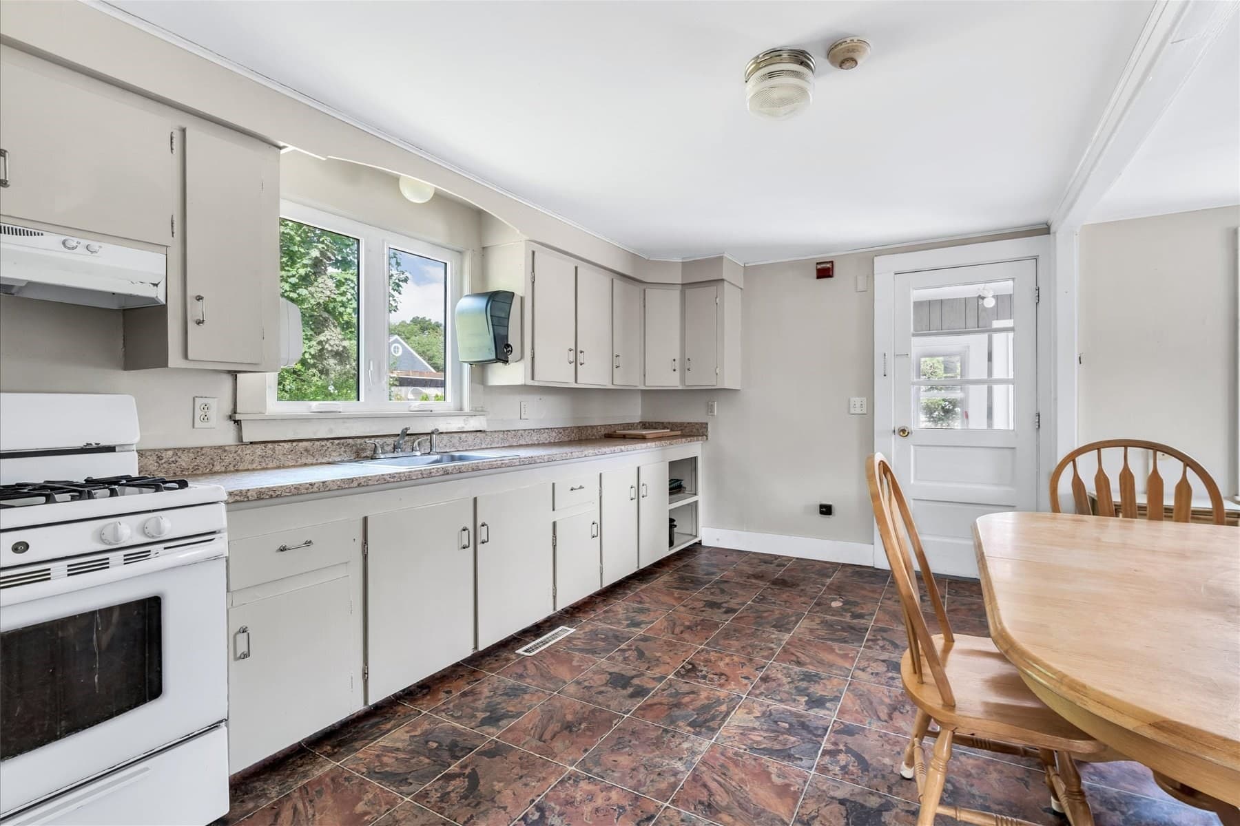 Single Family Residence at 4 Cherry Street, Wareham MA 02571, Wareham, photo 18 of 42